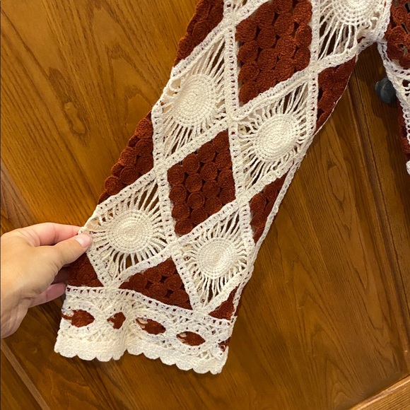 FINAL PRICE DROP NWT BiBi Crochet Top with Cream and Brown Accents size small - Picture 4 of 6